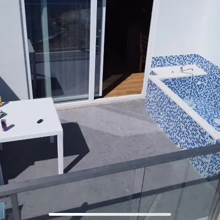 Rana Hedhun * Shëngjin